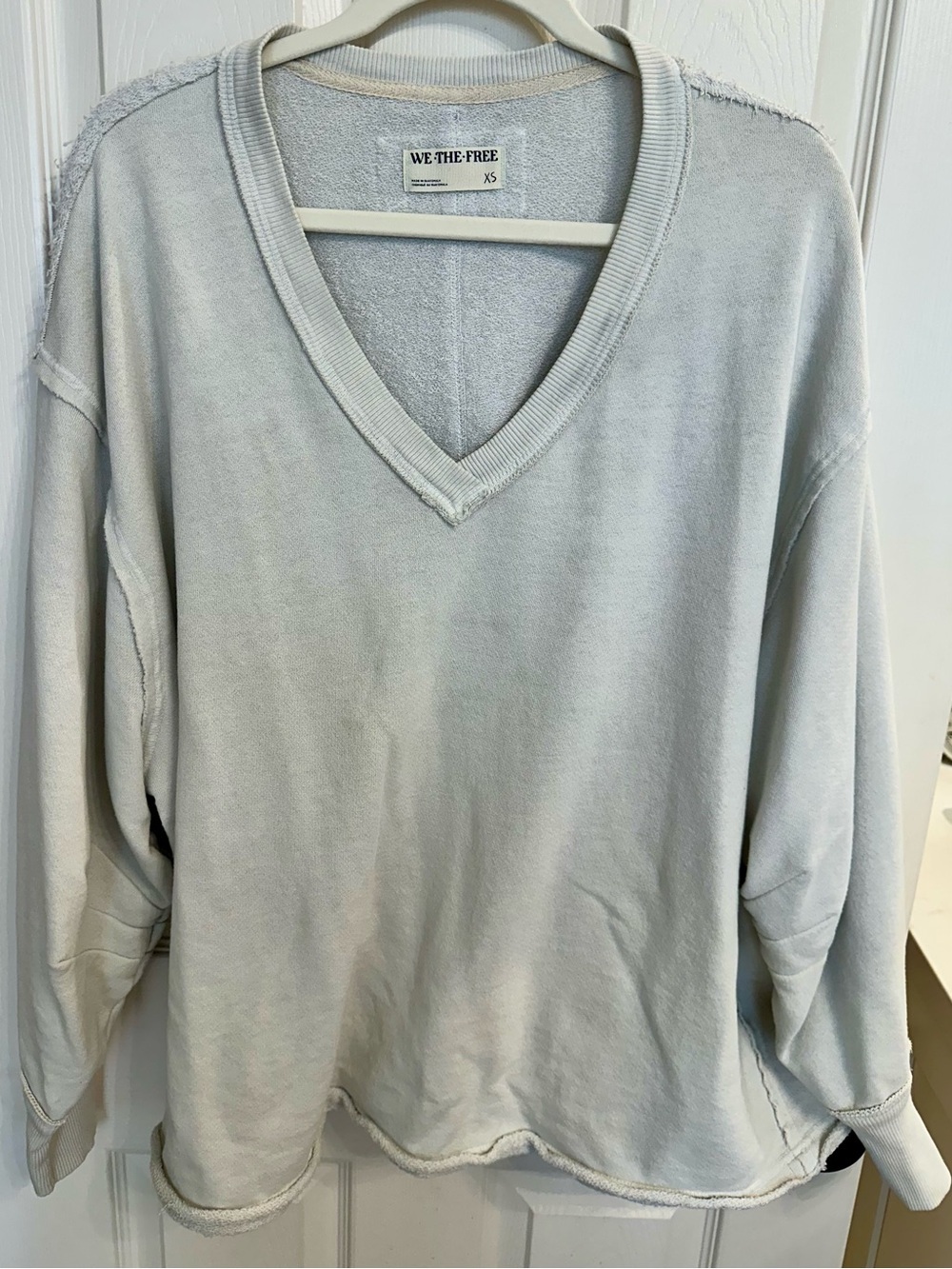 We The Free Oversized V-Neck Venice Pullover in Light Gray/Green Size XS